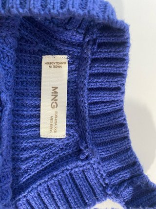 Top de punto azul sin mangas
