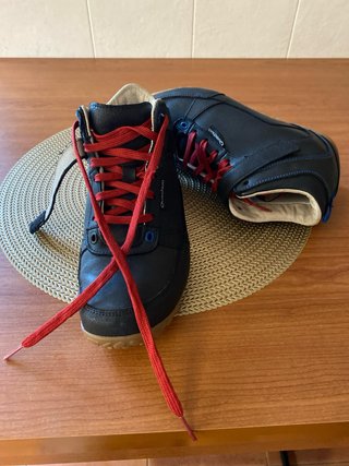 Botas Quechua chica talla 38(pero calzan un 37)