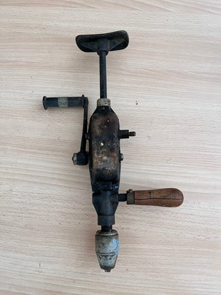 Taladro manual antiguo