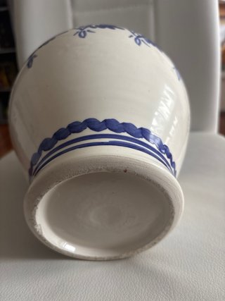 Botijo de cerámica azul y blanco