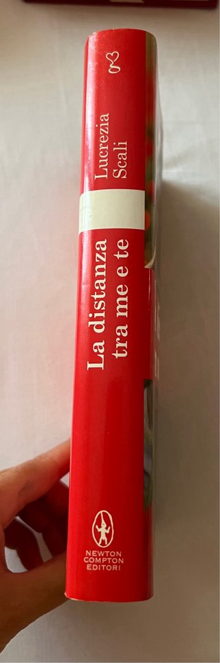 Libro “La distanza tra me e te” di Lucrezia Scali