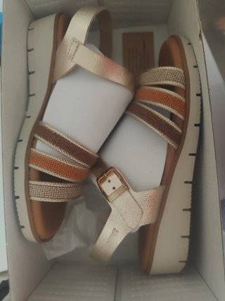 Sandalias planas de piel num 37