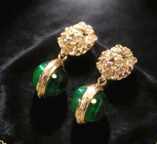 Orecchini donna leone e sfera verde