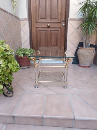 Mesita de salón cristal y metal dorada