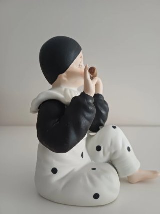 Figura Pierrot con flauta  de porcelana vintage