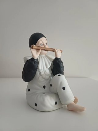 Figura Pierrot con flauta  de porcelana vintage