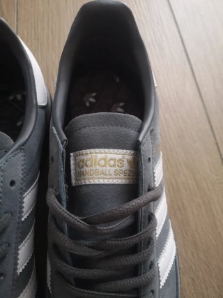 Zapatillas Adidas Grises y Blancas