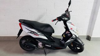 Yamaha Jog RR Scooter Blanca y Negra