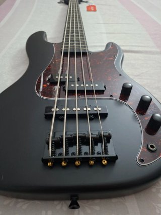 Bajo Eléctrico 5 Cuerdas Harley Benton PJ-5 SBK