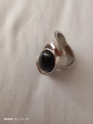 Anillo plateado piedra negra.