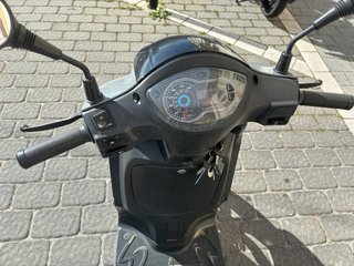 Peugeot Tweet 125 gris