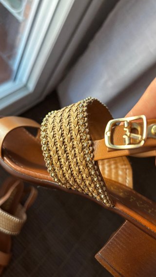 Sandalias NUEVAS Marrón y Dorado T38