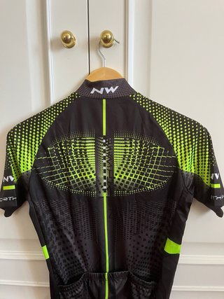 Maillot y culotte ciclismo NW
