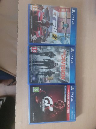 Confezione 3 Giochi PS4: The Crew 2, The Division, Gran Turismo Sport