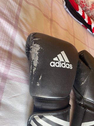 Guantes de boxeo Adidas negros