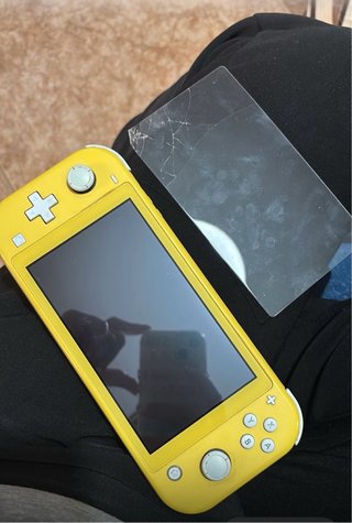 Nintendo Switch Lite Amarillo