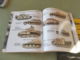 Collezione di libri su carri armati militari Panzer