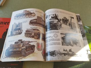 Collezione di libri su carri armati militari Panzer