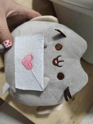 Peluche Pusheen gris con sobre