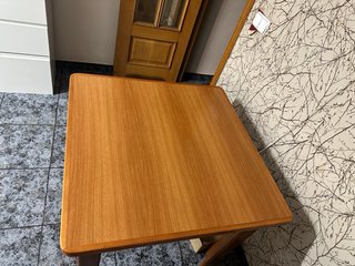 Mesa familiar de madera
