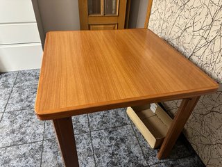 Mesa familiar de madera