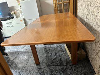 Mesa familiar de madera