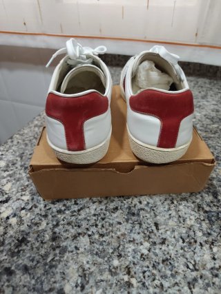 Zapatillas Gucci Blancas con Detalles Rojos