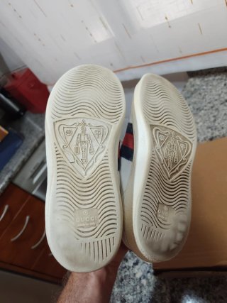 Zapatillas Gucci Blancas con Detalles Rojos