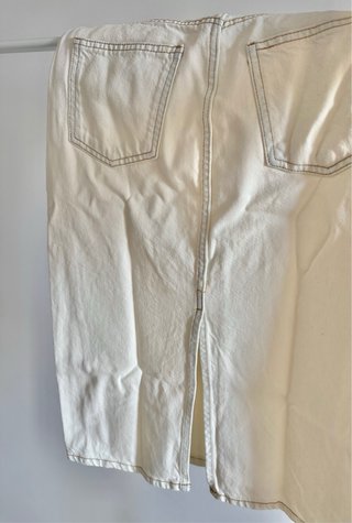 Falda midi Zara blanca con cinturon