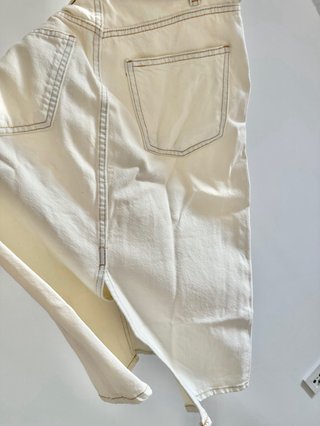 Falda midi Zara blanca con cinturon