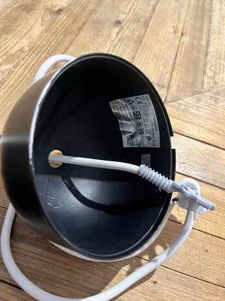 Lámpara de techo Ikea negra y blanca
