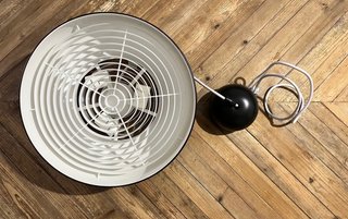 Lámpara de techo Ikea negra y blanca