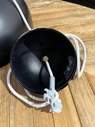 Lámpara de techo Ikea negra y blanca