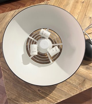Lámpara de techo Ikea negra y blanca