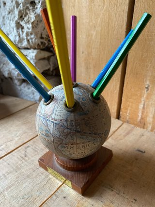 Portalápices globo terráqueo vintage