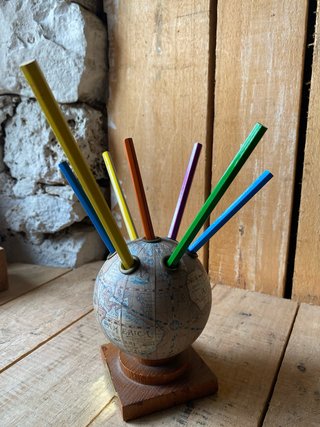 Portalápices globo terráqueo vintage