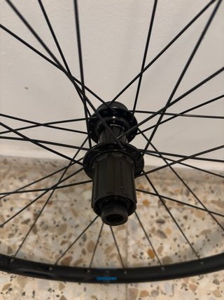 Llantas Shimano RS gravel