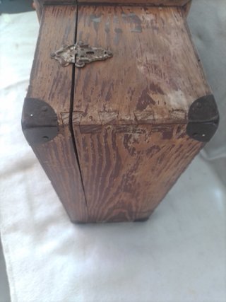 Antigua maleta de madera.