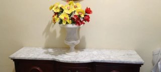 Mueble recibidor madera y mármol