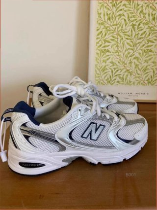New Balance 530 Plata y Blanco