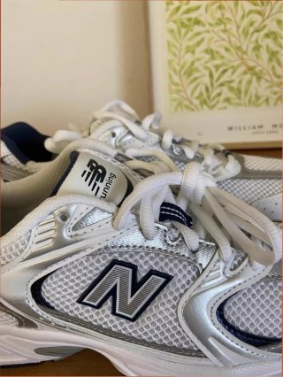 New Balance 530 Plata y Blanco