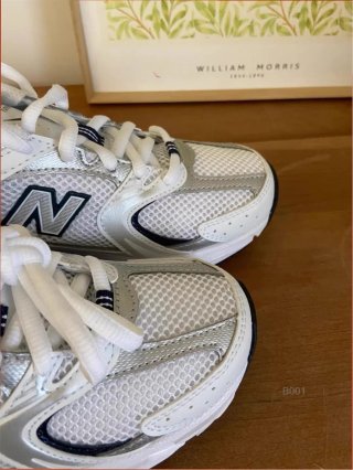 New Balance 530 Plata y Blanco