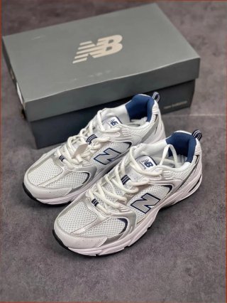 New Balance 530 Plata y Blanco