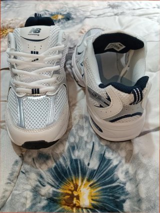 New Balance 530 Plata y Blanco