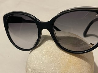 Occhiali da sole neri cat-eye