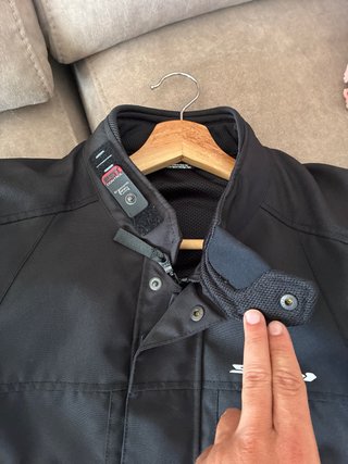 Chaqueta de moto negra