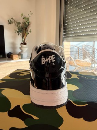Zapatilla BAPE Negra y Blanca