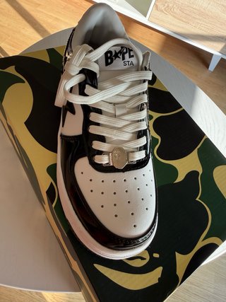 Zapatilla BAPE Negra y Blanca