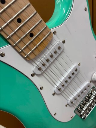 Guitarra Eléctrica Bones California Tipo Strato