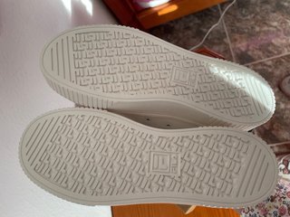 Zapatillas Fila Blancas y Granates T38 Nuevas